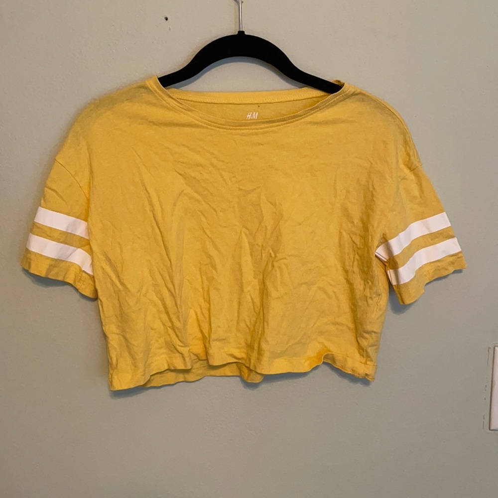 Cropped yellow tee